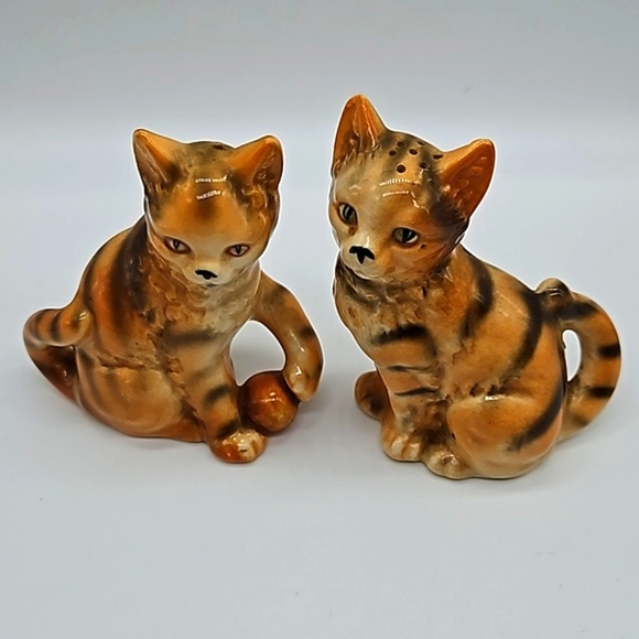 Pair of ceramic orange cat salt & pepper shakers - Picture 8 of 10